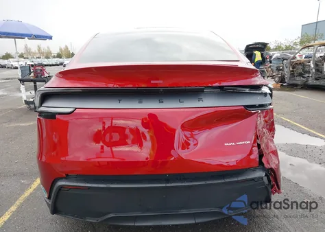 2026 Tesla Model Y Long Range Dual Motor All-Wheel Drive/Long Range Launch Series z USA, uszkodzony, nr VIN 7SAYGDEE9TF349208